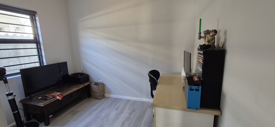 2 Bedroom Property for Sale in Parklands North Western Cape